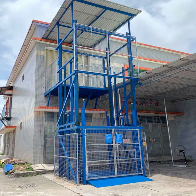 横峰建材厂室外升降货梯安装