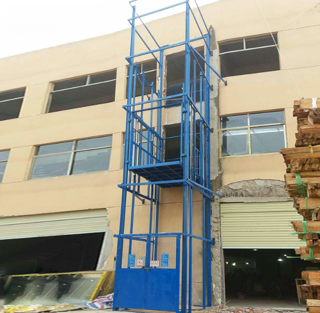 横峰建材厂室外物料提升